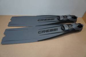 lot 184 image: Cressi Gara 3000 Long Free Diving Soft Fins -Size 8-9