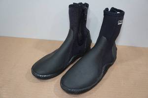 lot 193 image: Cressi Minorca Long 3mm Neoprene Adult Anti-Slip Sole Boots -Size 7