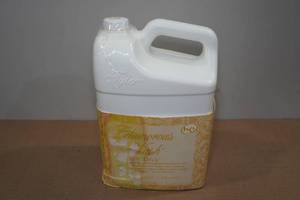 lot 219 image: 1 Gallon Tyler Candle Co Laundry Detergent Diva Scent