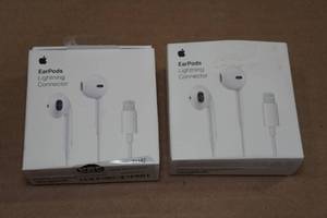 lot 233 image: 2 Apple EarPods with Lightning Connector