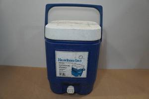lot 263 image: Coleman 3-Gallon Beverage Cooler