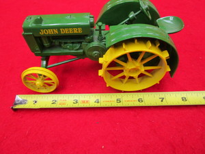 lot 58 image: John Deere Toy Tractor