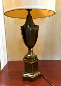 lot 36 image: Lovely Vintage Lamp