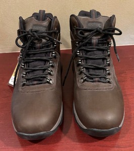 lot 39 image: New Khombu Boots