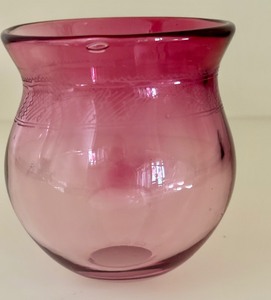 lot 45 image: Hand Blown Artisan Glass Vase