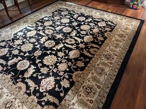 lot 22 image: Beautiful Large Area Rug by World Rug Traders