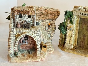 lot 77 image: Department 56 Little Town of Bethlehem Series Caravansary Gate & Caravansary Corner