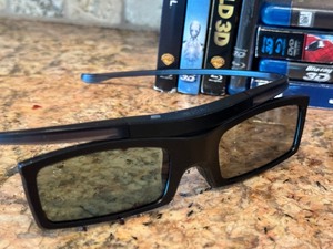 lot 61 image: Assorted Blu-Ray 3D Movies and 3D Glasses