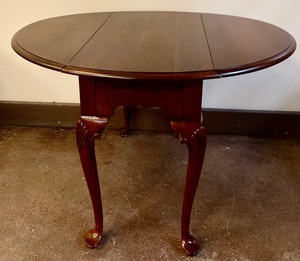 lot 140 image: Petite Vintage Georgian Drop Leaf table