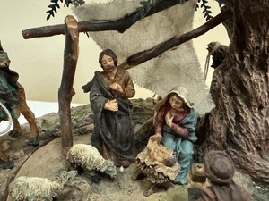 lot 104 image: Department 56 Revolving Nativity Scene