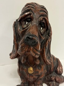 lot 107 image: Vintage Universal Statuary Corp 1972 Carved Dog Figure