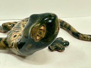 lot 118 image: Mexican Pottery Lizard Figurine