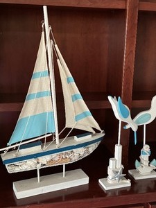 lot 129 image: Marine Themed Home Decor Items