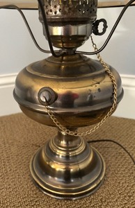 lot 182 image: Lovely Vintage Lamp