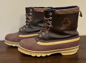 lot 237 image: Canada Snowmaster Boots