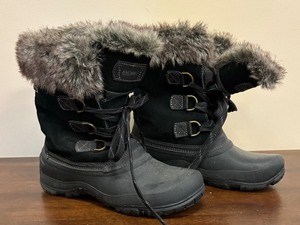 lot 238 image: Khombu Boots