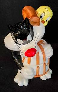 lot 196 image: Warner Brothers Sylvester & Tweety Cookie Jar