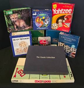 lot 200 image: Fun Collection of Games, Puzzles & Cards