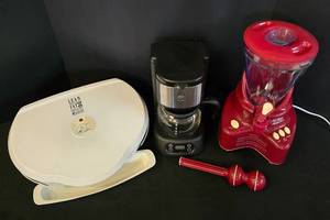 lot 203 image: Versatile Countertop Appliance Grouping
