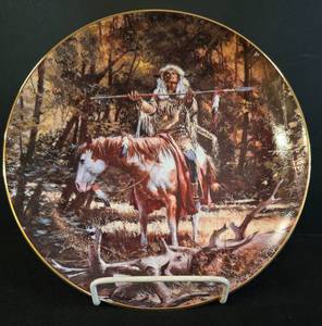 lot 208 image: Stunning Collector Plates