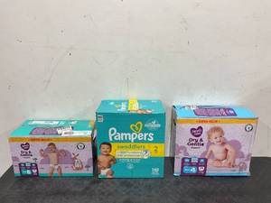 lot 213 image: Lot of Diapers