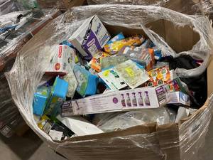 lot 233 image: Wholesale Pallet of Assorted Cleaning Items