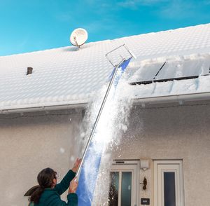 lot 158 image: Keten Snow Roof Rake, Detachable Roof Rake for House Roof Snow Removal, 17 Blade with Glide Pads