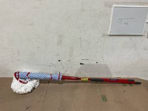 lot 337 image: 2PCS O-Cedar Mops