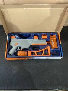 lot 482 image: SplatRBall Full and Semi Auto Electric Rechargeable Soft Water Bead Gel Ball Blaster Kit