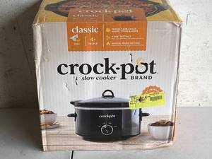 lot 392 image: Crock-Pot 4-Quart Classic Slow Cooker