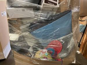 lot 597 image: Wholesale Pallet of Assorted Miscellaneous Items