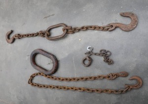 lot 28 image: CHAIN