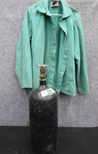 lot 31 image: COMPRESSED NITROGIN TANK  WELDING JACKET