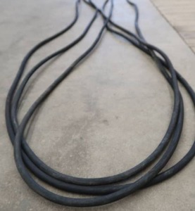 lot 32 image: 80 HEAVY DUTY ELECTRIC CORD