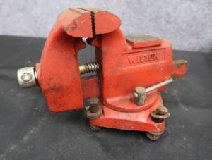 lot 42 image: WILTON 4 VISE