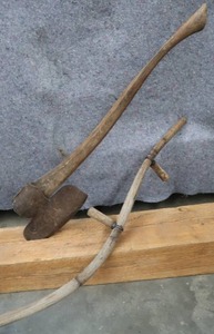 lot 100 image: ANTIQUE BROAD AX  SCYTHE HANDLE  WOOD