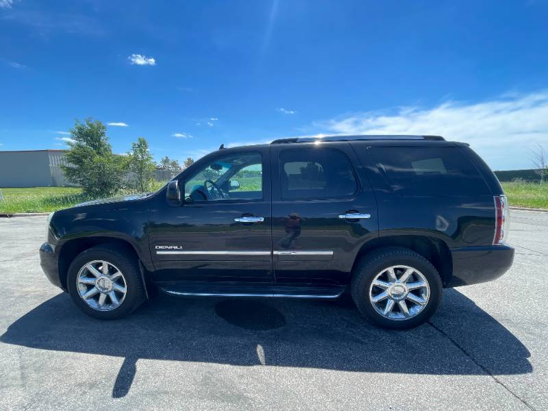 lot 15 image: 2012 GMC Yukon Denali - AWD