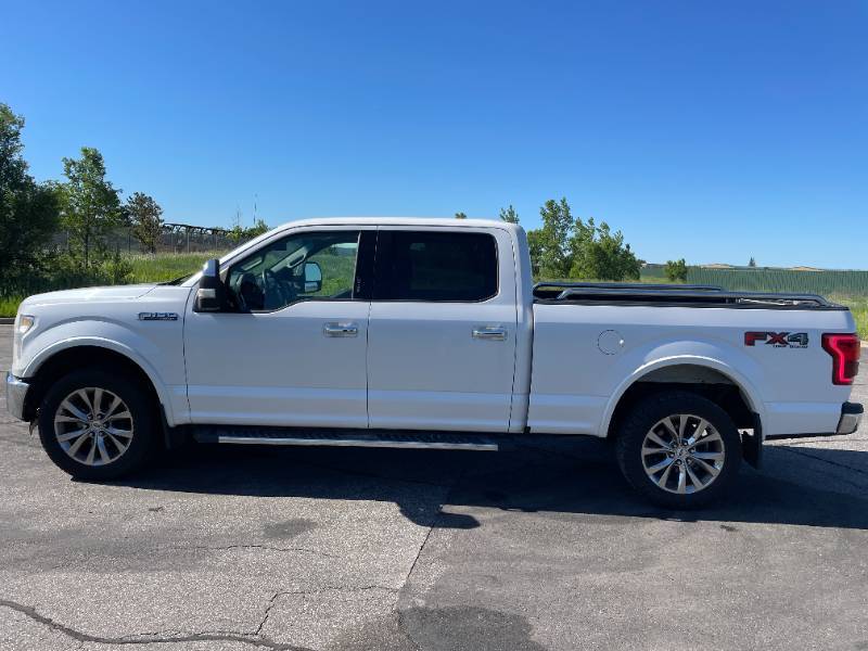 lot 111A image: 2015 Ford F-150 Lariat - 4X4 - 2 OWNERS