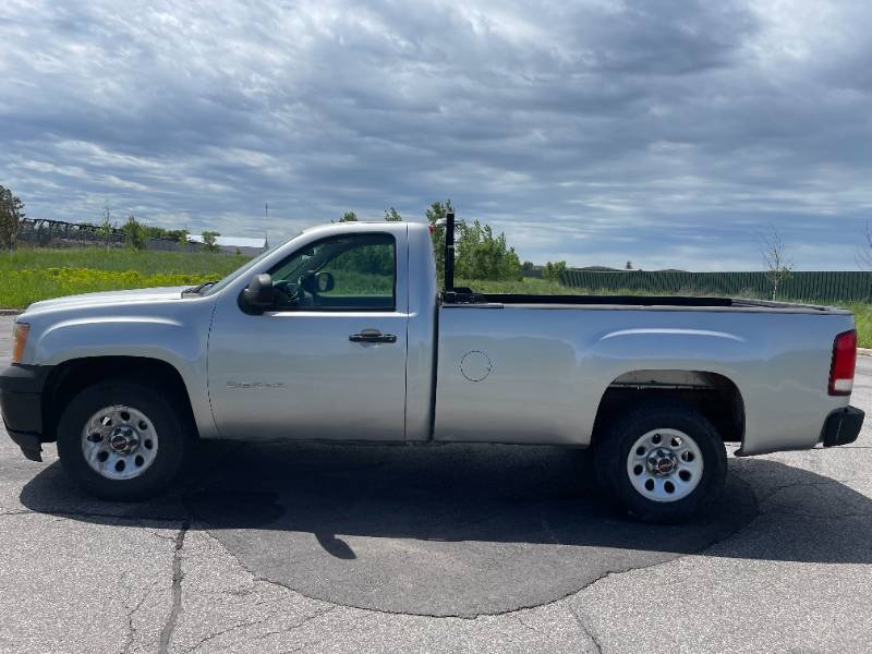 lot 117 image: 2011 GMC Sierra 1500 Regular Work Truck - 4X4