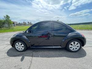 lot 4G image: 2008 Volkswagen New Beetle S