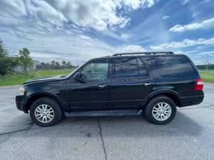 lot 6B image: 2013 Ford Expedition XLT - 4X4 - 2 OWNERS - 82,836 MILES