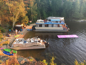 lot 3 image: 3 Night House Boat stay Aug 26th-29th