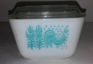 lot 51 image: Vintage  Amish Butterprint Refrigerator Dish With Cover.