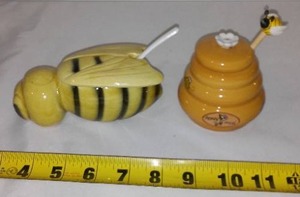 lot 57 image: Vintage Bee Honey And Miel Ceramic Beehive Jar.