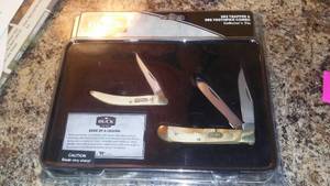 lot 190 image: Buck Knife Set. New
