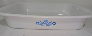 lot 92 image: 1970s Vintage A-21 Blue Cornflower Corning Ware Dish.
