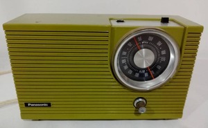 lot 95 image: Vintage Panasonic Avocado Green AM FM Radio.