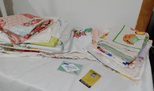 lot 140 image: Vintage Table Linens. Tablecloths, Napkins And Runner.
