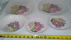 lot 146 image: Vintage Red Wing Fruit Salad Plates And Bowl.