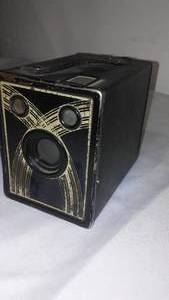 lot 172 image: 1930s Sear Roebuck Camera.